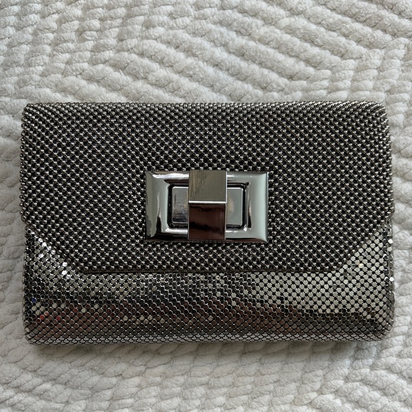 NEW Whiting & Davis Silver Chainmail Clutch Purse with Twist Lock - Picture 1 of 7